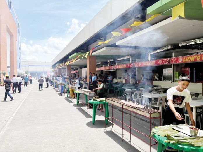 inasal-fest-security-pic The Bacolod Chicken Inasal Festival 2025 kicks off with a ceremonial grilling on Wednesday, May 21, 2025.