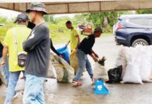 Residents of Barangay Agtambi, Dao, Capiz participate in the clean-up drive as part of the Kalinga at Inisyatiba para sa Malinis na Bayan (KALINISAN) sa Bagong Pilipinas Program.
