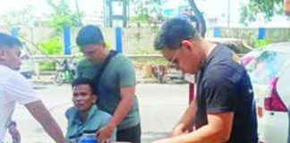 Authorities arrest a suspect in an entrapment operation at Fort San Pedro, Iloilo City, and seize 2,500 pre-registered SIM cards — a potential tool for scams, phishing, and vote buying. The confiscated items, along with marked money, are now in police custody as evidence in the case. PRO-6 PHOTO