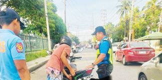 Personnel of the Iloilo City Traffic and Transportation Management Office (ICTTMO) flag down a motorcyclist along Huervana St., La Paz district for a traffic violation on May 28, 2025. The ICTTMO has issued citation tickets to a total of 2,363 motorcycle riders from January to May 5, 2025. ILOILO CITY TRAFFIC AND TRANSPORTATION MANAGEMENT OFFICE PHOTO
