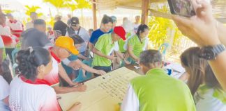 Barangay leaders from Tambaliza, Talotoan, and Macatunao in Pan de Azucar Island sign a pledge of commitment during a consultative meeting held on May 5, 2025, in Barangay Tambaliza, Concepcion, Iloilo. The activity forms part of the Iloilo Provincial Government’s efforts to unify local stakeholders in support of the proposed declaration of Pan de Azucar Island as an eco-tourism destination. SCREEN GRAB/SCREENSHOT FROM BALITA HALIN SA KAPITOLYO