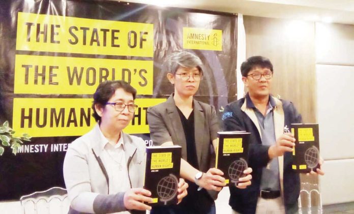 neljoy_human_rights_resized Amnesty International has unveiled its State of the World’s Human Rights report in Iloilo City on Friday, May 23. The report, covering 150 countries, provides the most comprehensive overview of human rights trends and developments in the world today. In a joint press conference with the Commission on Human Rights, the human rights situation in Western Visayas was tackled. NELJOY GALIGAO/PN