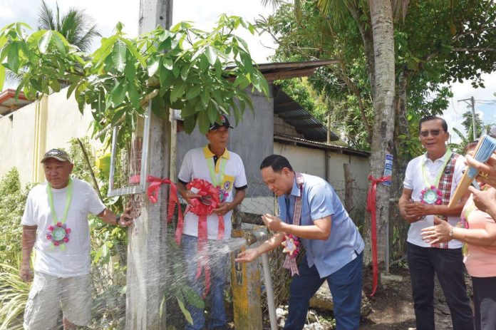 Gov. Arthur Defensor Jr. leads the inauguration of P1.5-million water system project in Barangay Quinagaringan Grande, Passi City, Iloilo on May 27, 2025. ILOILO PROVINCIAL ENGINEER'S OFFICE PHOTO