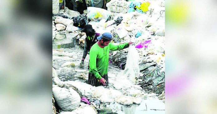Waste pickers wash plastics collected from the garbage of Quezon City communities and resell them. The Philippine Alliance for Recycling and Materials Sustainability’s advocacy integrates the informal waste sector, the waste pickers and social enterprise groups who work tirelessly to collect and/or process post-consumer waste while creating livelihoods. INQUIRER FILE PHOTO