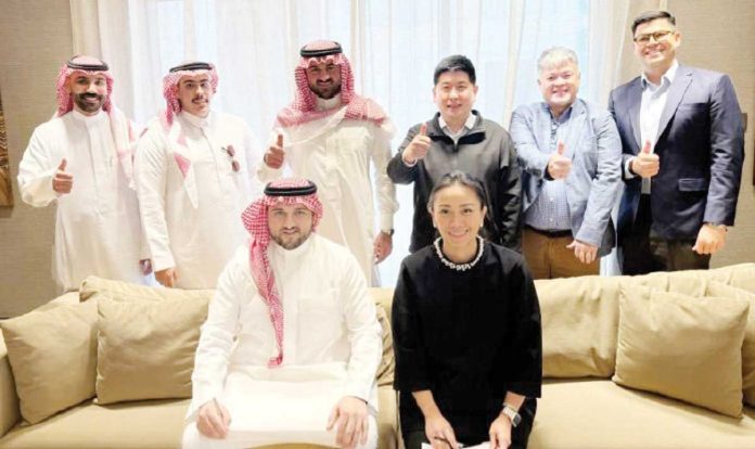 secondary_doubledragon_pic Hotel101 Global chief executive officer Hannah Yulo-Luccini and Horizon Group chief executive officer Abdulrahman Sharbatly lead the signing of the joint venture partnership agreement in Medina, Saudi Arabia. Witnessing the signing are Edgar “Injap” Sia II, DoubleDragon Corporation chairman Hotel101 founder; Khaled Sharbatly, Horizon Group chairman; Wael Daqal and Hisham Al Ansari, Horizon Group Board members; Rodolfo “Pong” Ponferrada; DoubleDragon president and Hotel101 Global executive chairman; and Matthew Morio, Hotel 101 Global Director for Strategic Partnerships MEA.