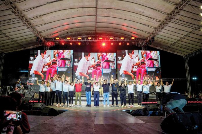 show-of-force SHOW OF FORCE: Over 80,000 attend ‘miting de avance’ of Team Sulong Gugma slate in Iloilo City