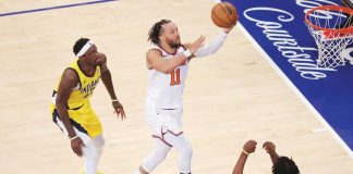 New York Knicks guard Jalen Brunson (11) shoots against Indiana Pacers forward Pascal Siakam (43) and forward Jarace Walker (5). BRAD PENNER-IMAGN IMAGES