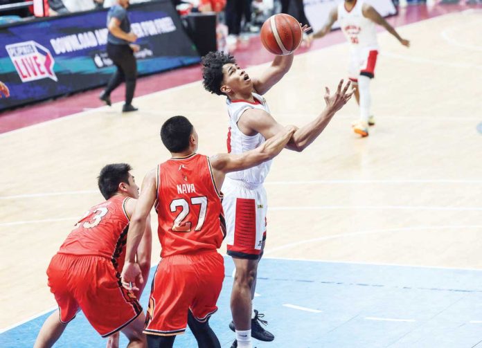 sports_David_resized Barangay Ginebra San Miguel Kings’ Jayson David was hacked by the defense of NorthPort Batang Pier’s Avan Nava. PBA PHOTO