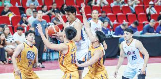 Meralco Bolts center Brandon Bates protects the ball from NLEX Road Warriors’ defenders. PBA PHOTO