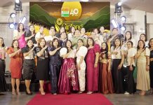 The awardees sporting the iconic “Happy To Serve You” pose