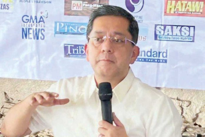 Comelec_1_resized “So far, of the 723 ballot boxes subjected to random manual audit, 99.997% 'yung accuracy ng atin pong machines... yung count ng machine at saka nung manual counting,” says Chairman George Erwin Garcia of the Commission on Elections.