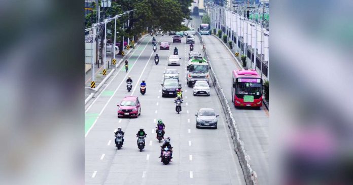 DOH copy_superimposed This is the situation at the beltway Edsa in Metro Manila during light traffic when motorists are observed to be driving faster. GRIG C. MONTEGRANDE, PHILIPPINE DAILY INQUIRER