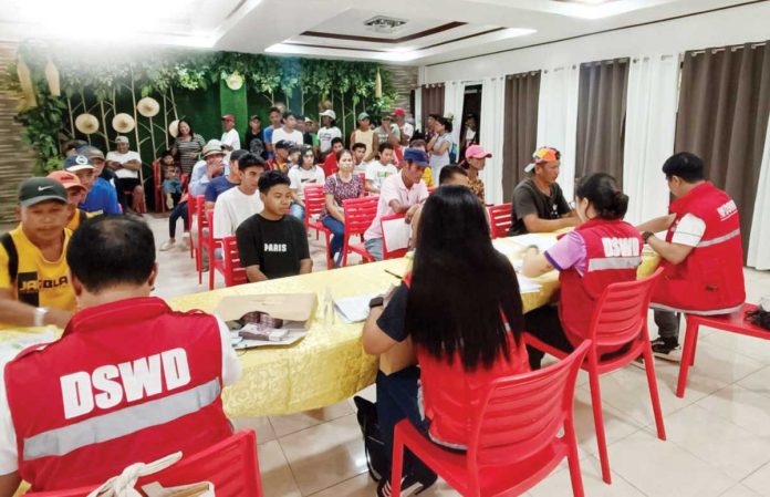 DSWD_projects_copy_resized A total of 200 partner-beneficiaries from Sebaste, Antique received P9,600 each through the Department of Social Welfare and Development’s Projects LAWA and BINHI. DSWD WESTERN VISAYAS PHOTO