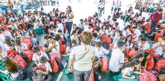 Grade 10 students of San Francisco High School (formerly Don Mariano Marcos High School) in Barangay Ramon Magsaysay, Quezon City on Monday, June 16, spent the first day of classes at the covered court after a fire hit one of the buildings the day before. The fire destroyed the school's more than 20 classrooms. PNA
