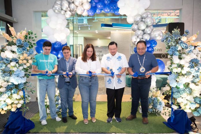 KG201188 TRANSCOM OPENS RECRUITMENT HUB. Iloilo City Mayor Jerry Treñas (4th from left) leads the ribbon cutting of the Transcom Iloilo Recruitment Hub, along with (from left) Transcom Senior Director for Talent Acquisition Melvin Peralta, Vice President for Talent Acquisition in the Americas and Asia Pacific (AAPAC) Region Jaymarie Altura, Vice President for Operations Andrea Kristina Resurreccion, and PHINMA University of Iloilo Chief Operating Officer Martin Benedict Perez, at the third floor of the Festive Mall in Iloilo Business Park, Iloilo City, on Friday, June 20, 2025.