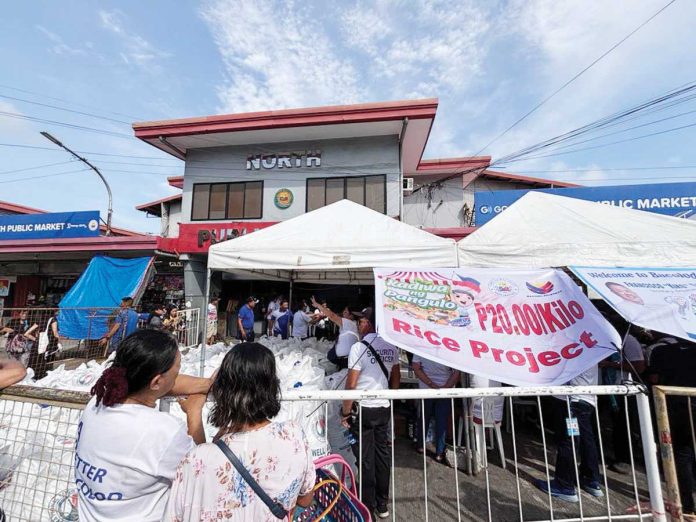 P20_rice_project_resized Agriculture Secretary Francisco Tiu Laurel Jr. and Bacolod City officials lead the launch of the P20-per-kilo rice program at Burgos Market on June 5, 2025.