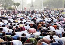 Filipino Muslims perform a morning prayer to mark Eid’l Adha (Feast of Sacrifice) at the Quirino Grandstand in Manila on June 6. One of the important holidays for Muslims, Eid’l Adha commemorates Prophet Ibrahim’s willingness to sacrifice his son to obey God’s command. PNA
