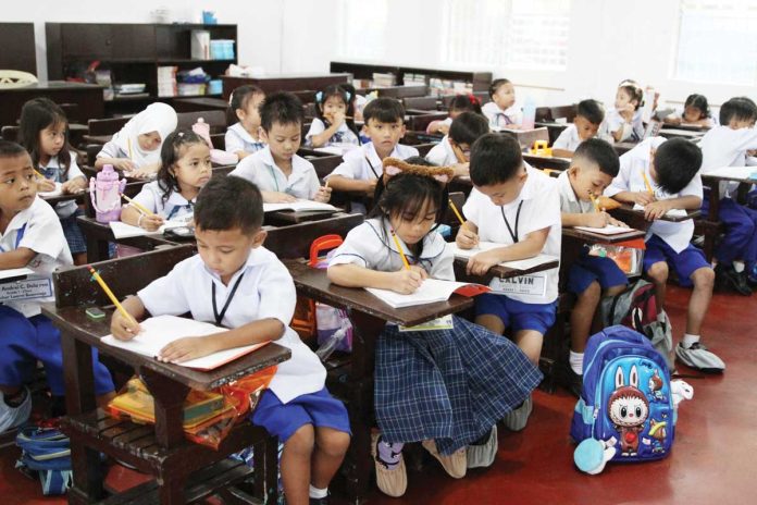 PBBM-students-copy Learners begin writing on their new notebooks during the first day of school for Academic Year 2025-2026 at Santiago Elementary School in Barangay Santiago, City of General Trias, Cavite on Monday, June 16, 2025. Some 27 million students nationwide have returned to their classes. PNA
