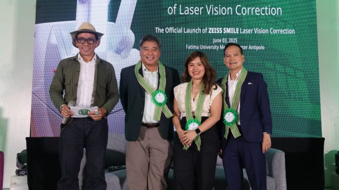 (L-R) News anchor and event host Kim Atienza, Fatima University Medical Center (FUMC) President Dr. Vicente Santos, Jr.; Pulmonologist and ZEISS SMILE pro Patient Dr. Nikki Payawal and FUMC Refractive Surgery Head Dr. Jerome Sarmiento