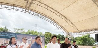 Bacolod City’s Mayor Alfredo Abelardo Benitez shakes hands with Rockwell Land Corporation chairman and CEO Nestor Padilla during the signing of the Deed of Donation on June 9, 2025 at the developer's project site in Barangay Mandalagan. Witnessing the ceremony is Mayor-elect and incumbent Congressman Greg Gasataya. MAE SINGUAY/PN