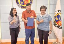UNMODIFIED OPINION. Iloilo City Accountant’s Office Department Head Michelle Lopez (right) and Assistant Department Head Katheryn Tibajares (left) present the city’s Annual Audit Report to Mayor Jerry P. Treñas. Iloilo City earned, for the first time, an Unmodified Opinion from the Commission on Audit (COA) on its 2024 financial statements. This signifies that the city’s financial records are complete, accurate, and in full compliance with international public sector accounting standards. This milestone reflects the city government’s commitment to transparency, integrity, and sound fiscal management.