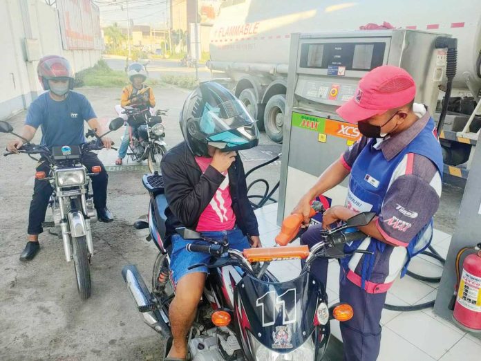 bigtime_hike_resized A big-time price hike awaits motorists due to the escalating conflict between Israel and Iran. Photo shows a gas station attendant filling up the fuel tank of a motorcycle in Pavia, Iloilo. AJ PALCULLO/PN