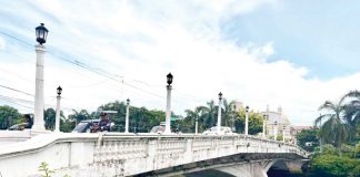 Various stakeholders and department heads of both Roxas City and Capiz provincial governments convened to discuss the rehabilitation and restoration of the historical Capiz Bridge. PHOTO COURTESY OF RONNIE DADIVAS/FB PAGE