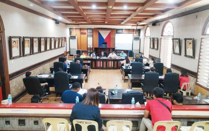 capiz_ordinance_1_resized Capiz’s Gov. Fredenil H. Castro leads the approval of a stronger Comprehensive Smoke-Free and Vape-Free Ordinance, amending the 2017 policy. CAPIZ PROV’L GOV’T COMMUNICATIONS GROUP PHOTO