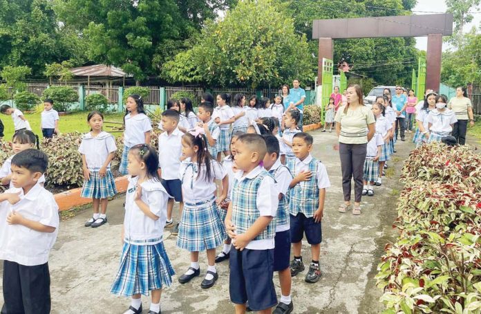 front_pic_resized The Iloilo Provincial Health Office urges parents to make sure their children are fully immunized following the return of face-to-face classes. Photo shows the learners and teachers of Sohoton Elementary School in Barangay Sohoton, Barotac Nuevo, Iloilo attending the first flag-raising ceremony for the school year 2025-2026, on June 16, 2025. SOHOTON ELEMENTARY SCHOOL PHOTO