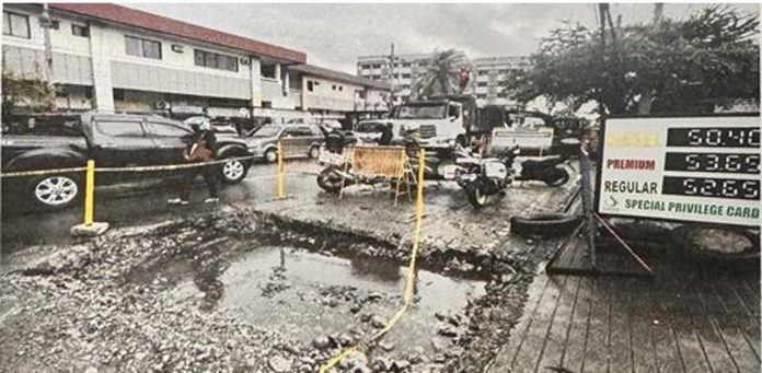 mai-road-project1 A partially excavated portion of the road in front of a gasoline station along East Timawa, Molo, Iloilo City is left idle and cordoned off after the city government issued a cease-and-desist order against the Department of Public Works and Highways due to lack of permits and proper coordination.