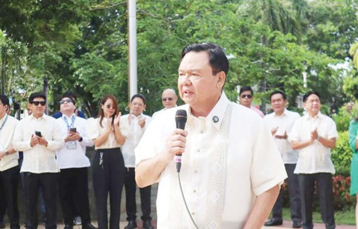 mai_treñas_bid_copy_resized Mayor Jerry Treñas delivers his farewell message during the Iloilo City Hall flag ceremony on June 23, expressing gratitude to the Ilonggos and full confidence in the leadership of his daughter and successor, Mayor-elect Raisa Treñas-Chu. ILOILO CITY PIO PHOTO