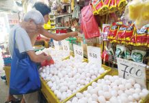 Data from the Philippine Statistics Authority showed that food inflation in May 2025 remained at 0.7 percent. Photo shows a senior citizen buying eggs at a stall in La Paz Public Market in Iloilo City. AJ PALCULLO/PN