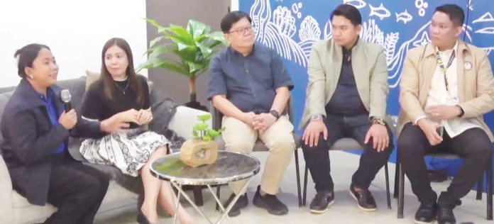 neljoy-AI Officials from the Department of Science and Technology – Region 6 led by Regional Director Rowen Gelonga (third from left), academic institutions, and industry groups hold a press conference to launch AI Fest 2025 in Iloilo City, a pioneering national event that aims to position Western Visayas as a leading hub for ethical and inclusive artificial intelligence innovation. With Gelonga are DOST-6 assistant regional director for Technical Operations Kiethlyn Sara Bernardino; Rayjand Gellamucho of UMWAD; Dr. Ma. Beth Concepcion, dean, West Visayas State University - College of Information and Communications Technology; and Francis Gerona, corporate secretary of the Philippine Chamber of Commerce and Industry - Iloilo Chapter. NELJOY GALIGAO/PN
