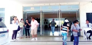 Provincial government clients and employees enter and exit the Iloilo Provincial Capitol as new health protocols take effect under Public Health Advisory No. 2025-01, aimed at preventing the spread of mpox. The advisory enforces hand hygiene, physical distancing, and limits on elevator use to reduce transmission risks. AJ PALCULO/PN