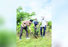 Gov. Arthur Defensor Jr. (left), Vice Governor-elect Nathalie Ann Debuque (center), and Janiuay’s Mayor Paulino Parian lead the ceremonial tree planting in Sitio Iday, Barangay Pangilihan, Janiuay, Iloilo on June 28, 2025, as part of the province-wide Arbor Day celebration and the “Tanum Iloilo for MoRProGres” campaign. PHOTO FROM PGENRO