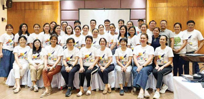 neljoy_planning_copy_resized Members of the Gender and Development (GAD) Focal Point System and Technical Working Group of the Iloilo provincial government gather for a two-day planning and budgeting workshop aimed at strengthening gender-responsive programs for 2025 and 2026. BALITA HALIN SA KAPITOLYO PHOTO