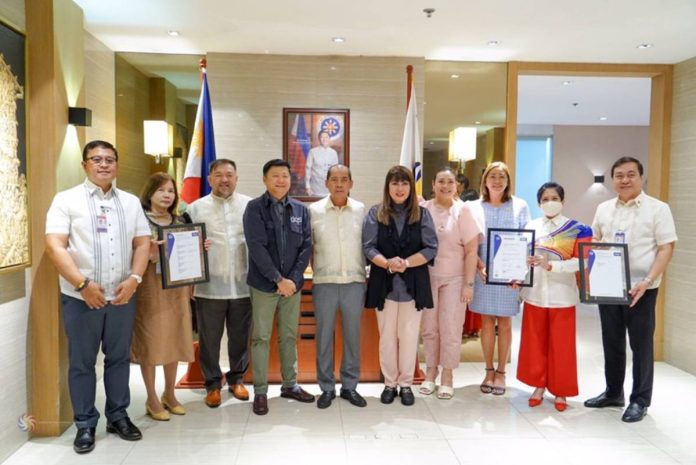 pcso1 PROOF OF EXCELLENCE. DQS Certification Philippines Inc. Managing Director Romeo Zamora (extreme left) hands over the ISO 9001:2015 Quality Management System (QMS) recertification to PCSO, led by General Manager Melquiades Robles, Chairperson Felix Reyes, Board Members Imelda Papin, Jennifer Guevara, and Janet Mercado, on June 9, 2025. (PCSO MEDIA TEAM)