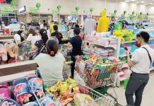 Gov’t monitoring ‘price gouging’ of goods – Marcos People line up at a grocery in Quezon City. The government is currently monitoring "price gouging" after President Ferdinand “Bongbong” Marcos Jr. has noticed that the prices of some goods have increased. MARK DEMAYO/ABS-CBN NEWS FILE PHOTO
