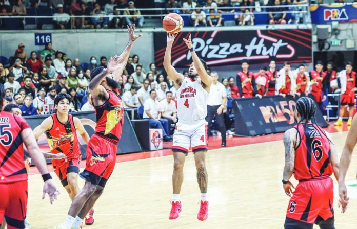 Barangay Ginebra San Miguel Kings’ Rhon Jay Abarrientos pulls up for a shot against the defense of San Miguel Beermen’s Moala Tautuaa. PBA PHOTO