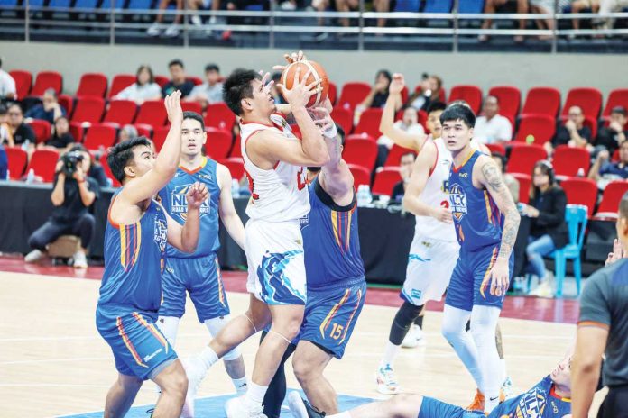 sports_Clarito_resized Rain or Shine Elasto Painters’ Jhonard Clarito attempts to score against the defense of NLEX Road Warriors’ Brandon Ramirez. PBA PHOTO