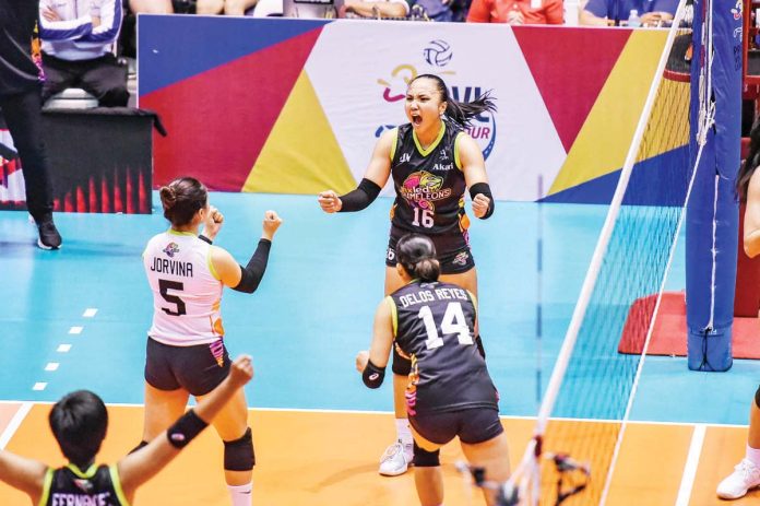 sports_De_Guzman_copy_resized Lyann de Guzman had an impressive professional debut for NxLed Chameleons. PVL PHOTO