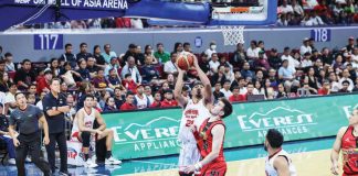 Barangay Ginebra San Miguel Kings’ Raymond Aguilar scores against the defense of San Miguel Beermen's Rodney Brondial. PBA PHOTO
