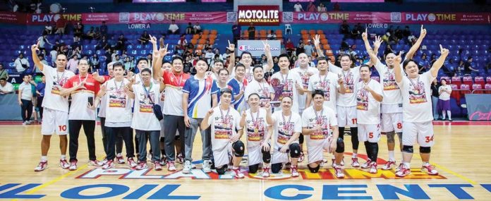 sports_Ilonggo_resized Hua Siong College of Iloilo-Lamtex Pipes claimed the Fil-Chi Athletic Association Inc. (FCAAI) 40s Division crown with a close win overbXavier School-Acrocity x Zhoosh. PHOTO COURTESY OF SMART SPORTS