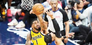 Indiana Pacers' Obi Toppin foils the shot attempt of New York Knicks' Josh Hart. AP PHOTO