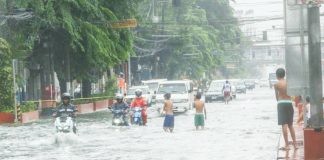 Residents of Barangay Frances, Calumpit, Bulacan wade through knee-deep floodwaters caused by the southwest monsoon (habagat). The town is under a state of calamity. PNA