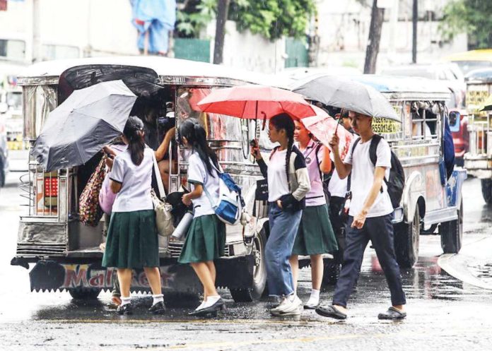 Marcos_orders_copy_resized Students board a public utility jeepney in Cubao, Quezon City on July 3, 2025. Classes were suspended from noontime in public Child Development Centers, Kindergarten, Grades 1 to 12 and Alternative Learning System due to inclement weather caused by the southwest monsoon. PNA