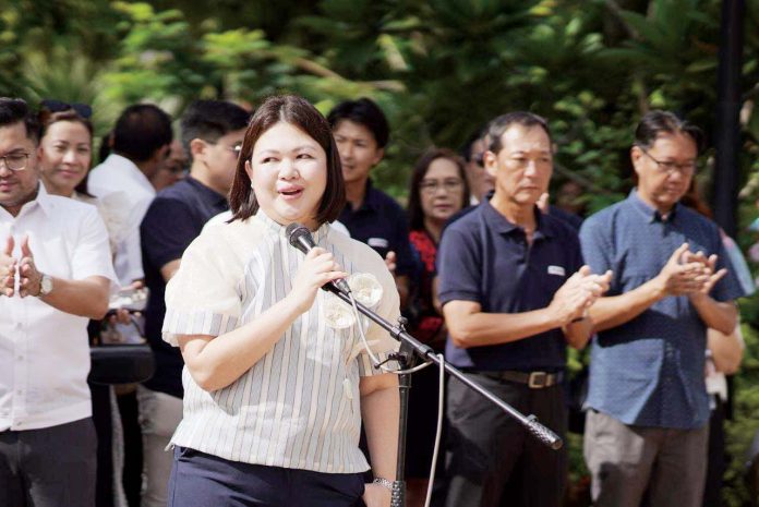 Few hours before her official assumption to office as Iloilo City’s local chief executive on June 30, 2025, Mayor Raisa S. Treñas joined the City Hall flag-raising ceremony where she assured employees that her administration will remain responsive to their needs, empowering them to deliver quality public service.