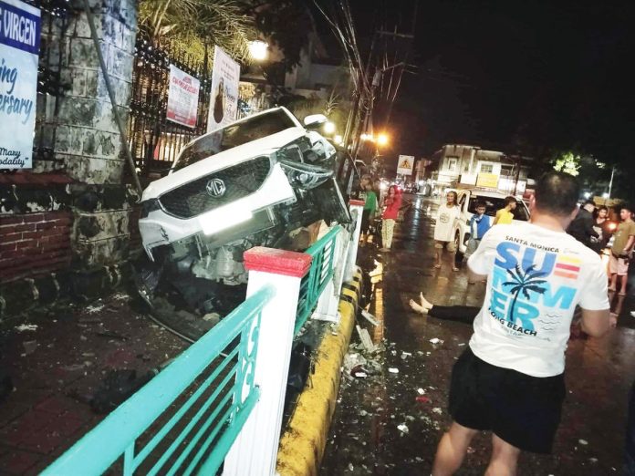 SUV_crashes_resized This sport utility vehicle crashed in front of the San Sebastian Cathedral in Bacolod City on Friday, July 18, 2025. Police said the male driver and his female passenger argued until they struggled over the steering wheel, leading to the accident. RODS PALMA/FACEBOOK PHOTO