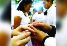 MARRIAGES PLUNGE 16.8% IN 2024; Sharp decline in WV weddings amid shifting social, economic realities Couples take part in a mass wedding in San Juan City, Metro Manila in this undated photo. The Commission on Population and Development, citing 2023 figures from the Philippine Statistics Authority, said February saw the highest number of marriages at 52,501 that year, or 12.7 percent of the 414,213 total registered marriages in the country. PNA