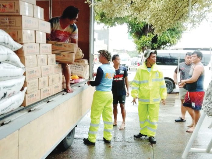 antique_crising_copy_resized The Provincial Government of Antique, through the Office of the Provincial Social Welfare and Development Officer, delivered food packs and rice to evacuees in the municipalities of Culasi and Sebaste. PROVINCE OF ANTIQUE/FACEBOOK PHOTO